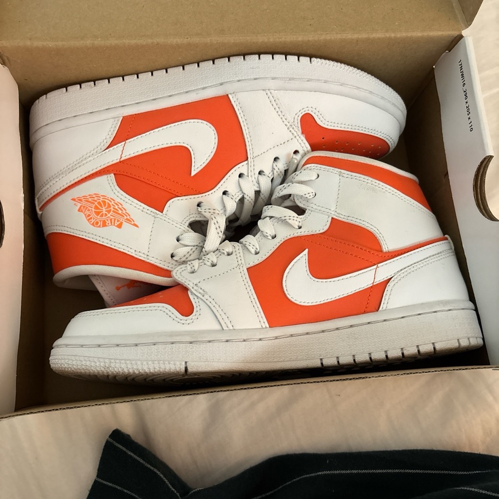 Jordan Air 1 Mid SE Bright Citrus and White - Picture 5 of 8